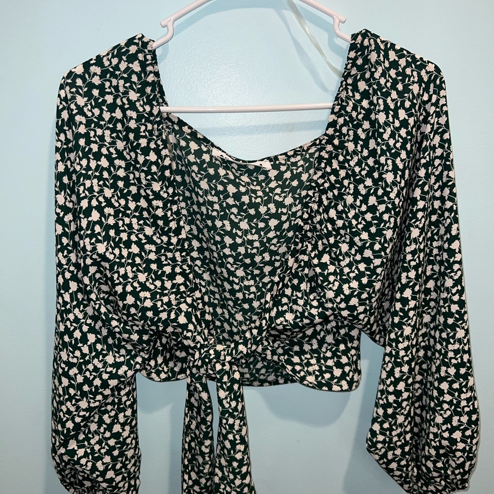 Flowy Floral Top - Picture 2 of 4